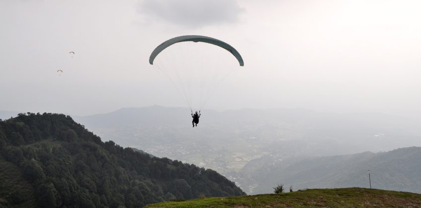 Paragliding_at_Bir